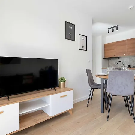 Brazowy Z Ogrodkiem Blisko Plazy I Parku Wodnego By Renters Jastrzębia Góra