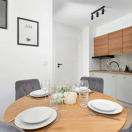 Brazowy Z Ogrodkiem Blisko Plazy I Parku Wodnego By Renters