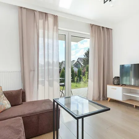 Brazowy Z Ogrodkiem Blisko Plazy I Parku Wodnego By Renters Διαμέρισμα Jastrzębia Góra