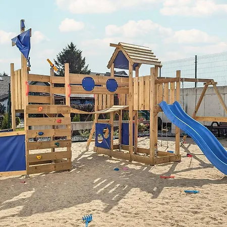 Brazowy Z Ogrodkiem Blisko Plazy I Parku Wodnego By Renters *